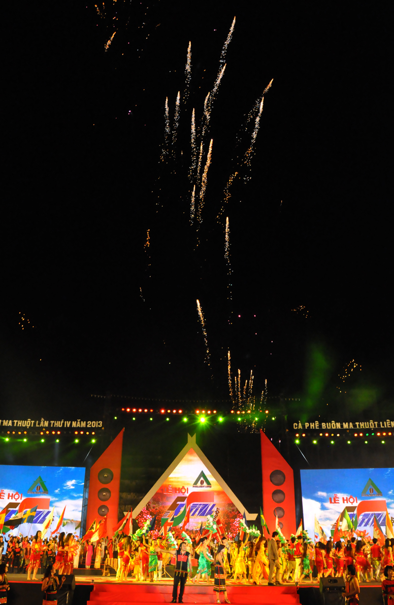 Đêm khai mạc Lễ hội Cà phê Buôn Ma Thuột lần thứ IV - năm 2013 kết thúc, để lại ấn tượng tốt đẹp trong lòng người xem