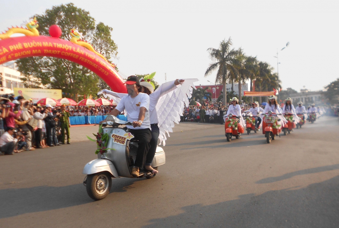 Cà phê với biểu twongj chim hòa bình