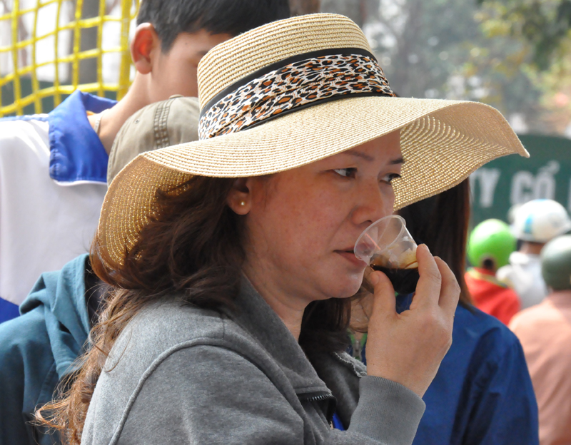 và thưởng thức ly cà phê ngon chính hiệu