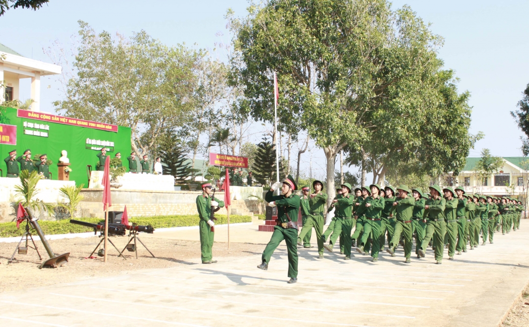 Cán bộ, chiến sĩ Trung đoàn Bộ binh 584 (Bộ Chỉ huy Quân sự tỉnh) tiếp bước truyền thống, phát huy phẩm chất cao đẹp “Bộ đội Cụ Hồ” trong thời kỳ đổi mới.