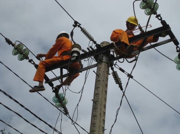 Kiểm tra, bảo dưỡng lưới điện định kỳ góp phần bảo đảm an toàn  trong vận hành, sử dụng điện lưới.
