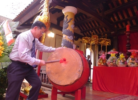 Phó Bí thư Thường trực Tỉnh ủy đánh hồi trống khai Lễ
