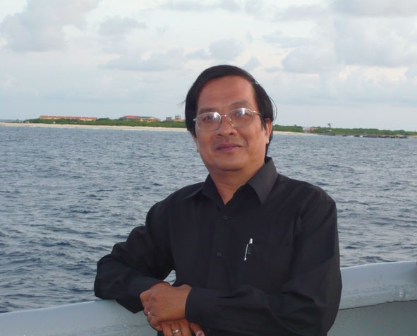 Nhà báo, nhà thơ Trương Minh Thắng  trong lần đến Trường Sa.