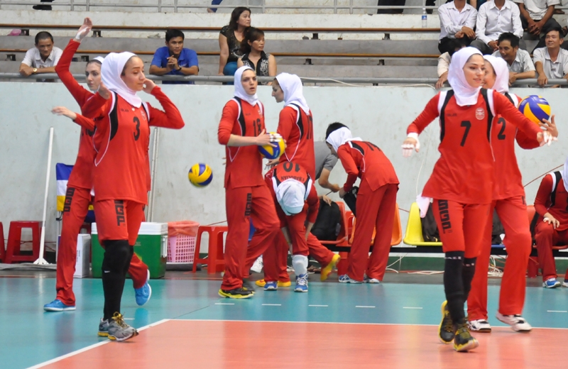 Mỗi đội bóng để lại một dấu ấn riêng. Trong khi các cầu thủ Giti Pasand (Iran) thi đấu trong trang phục kín đáo theo phong tục của người Hồi giáo.