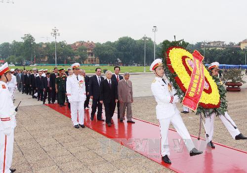 Lãnh đạo Đảng, Nhà nước viếng Chủ tịch Hồ Chí Minh (Ảnh: TTXVN)