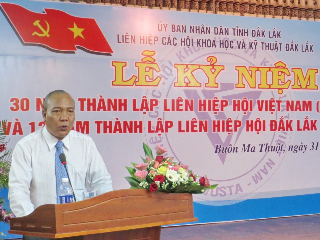 Đồng chí Y Dhăm Enuôl phát biểu tại buổi lễ