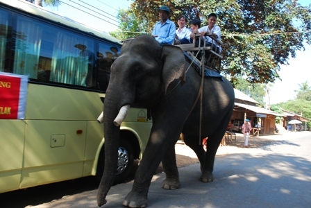 Đến...