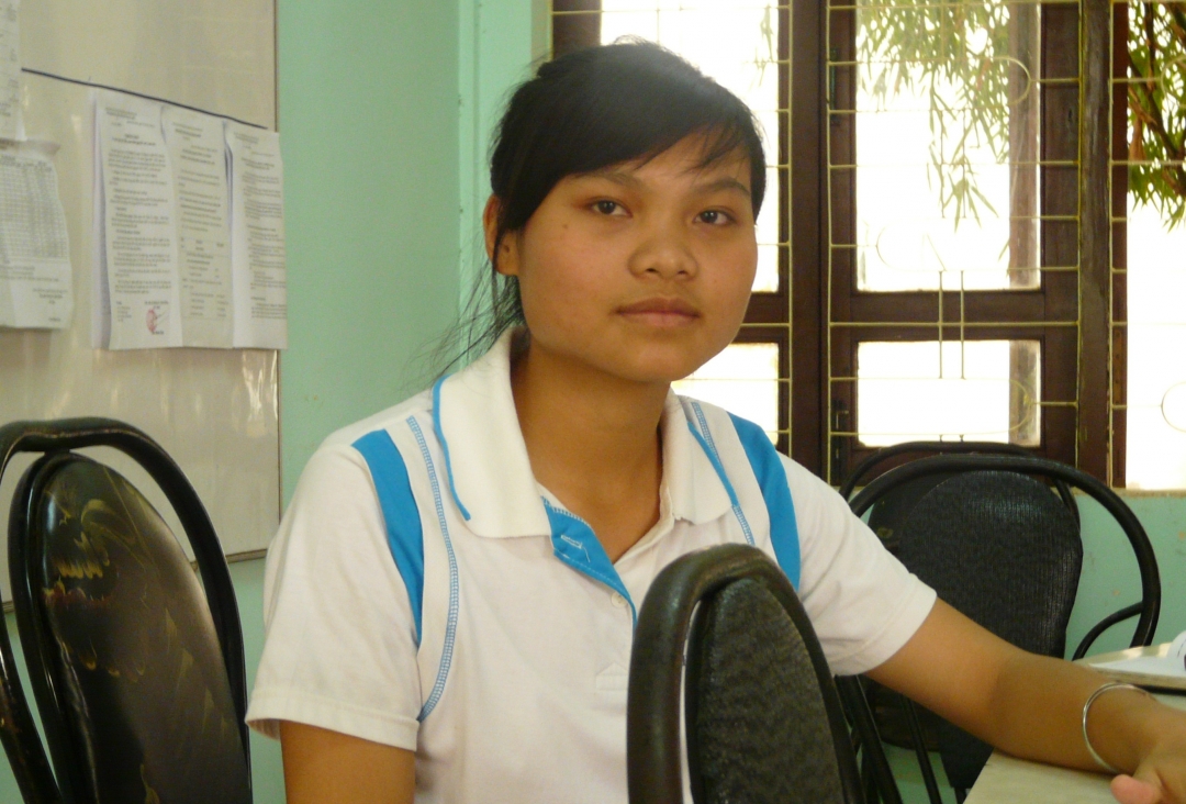 Em Mông Thị Bích Vân, người dân tộc Nùng, học sinh lớp 11A3, Trường THPT DTNT Nơ Trang Lơng.