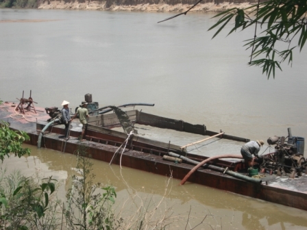 Khai thác cát - một trong những lĩnh vực còn thất thu cao (ảnh minh họa)