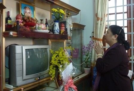 Dâng hương đồng chí Ama Pui