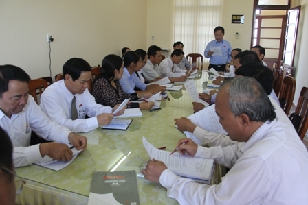 Đại biểu thảo luận tại tổ 