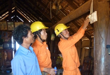 Thay mới thiết bị, đường dây để hạn chế hao tổn điện năng (ảnh minh họa)