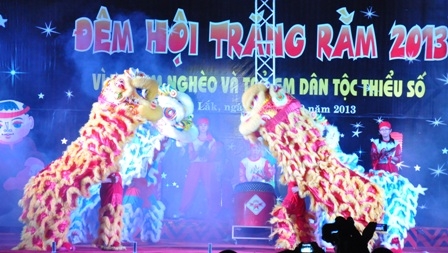 Những màn múa lân sư, rồng sôi động