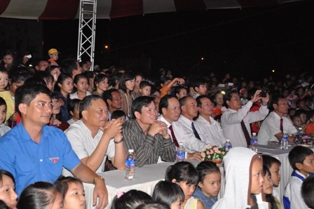 Các đại biểu tham dự đêm hội