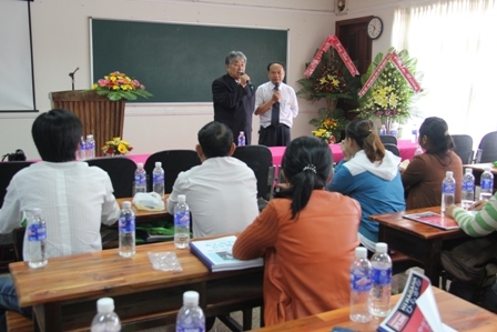 Giáo viên người Nhật giới thiệu tổng quát về chương trình đào tạo