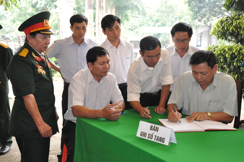 Hay những dòng chia sẻ xúc động trong sổ tang