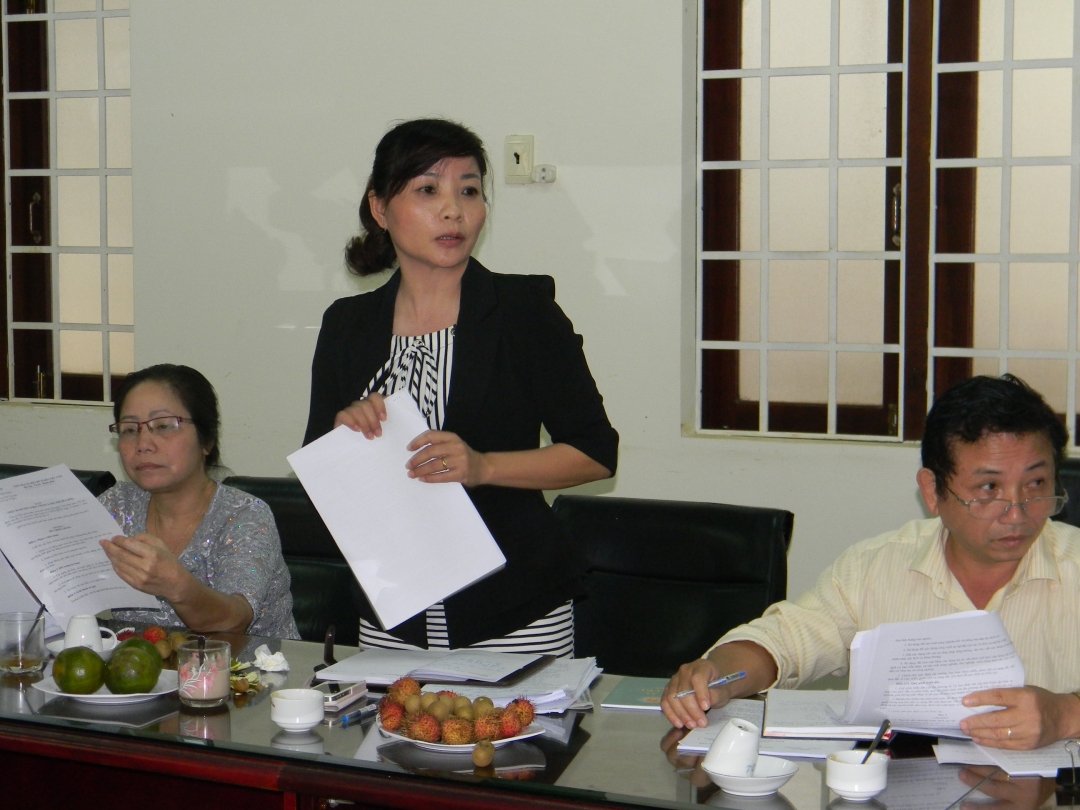 Đại diện Ban Pháp chế HĐND tỉnh phát biểu góp ý các dự thảo Luật