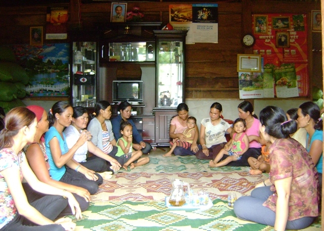 Một buổi sinh hoạt của Chi hội phụ nữ buôn Huk A (xã Cư M’gar, huyện Cư M’gar).