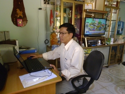 Thầy giáo Nguyễn Hữu Tuân, Hiệu trưởng Trường THCS Cư Pui.