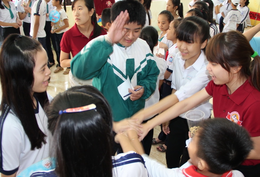 Cùng hô vang khâu hiệu