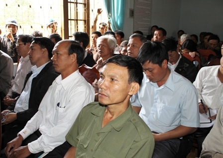 Đông đảo cử tri của 2 xã Ea Bhôk và Ea Ning (huyện Cư Kuin) tham gia buổi tiếp xúc. Ảnh: K.O