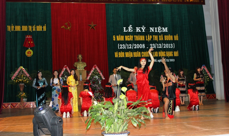Tiết mục văn nghệ chào mừng buổi lễ