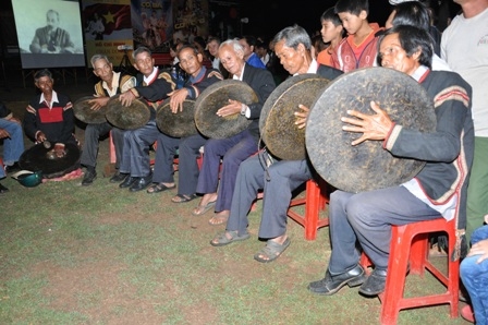 Biểu diễn cồng chiêng là một phần không thể thiếu trong các lễ hội của người Tây Nguyên. Ảnh: Hoàng Gia