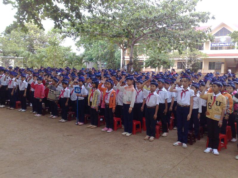 Học sinh Trường Tiểu học Lê Đình Chinh trong một buổi chào cờ đầu tuần.
