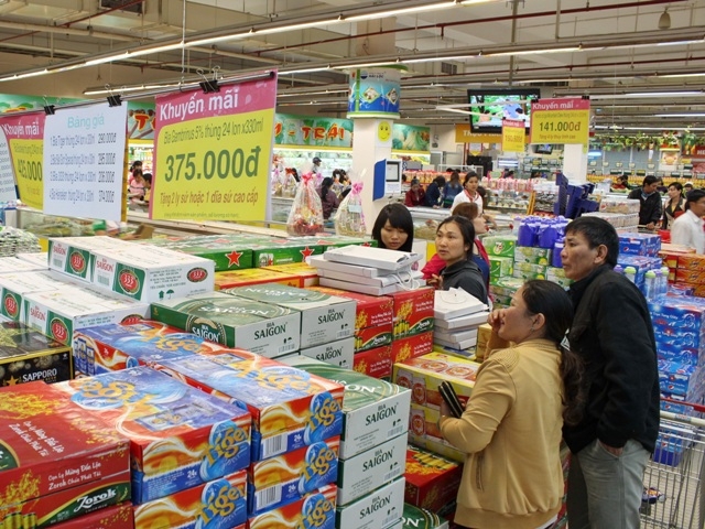 Nhiều trung tâm mua sắm và siêu thị tại TP. Buôn Ma Thuột đã chuẩn bị lượng hàng hóa dồi dào để đáp ứng nhu cầu của người tiêu dùng trong dịp Tết sắp đến.                                                                                                                           Ảnh: Hoàng Gia