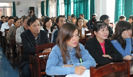 Cử tri tham dự buổi 