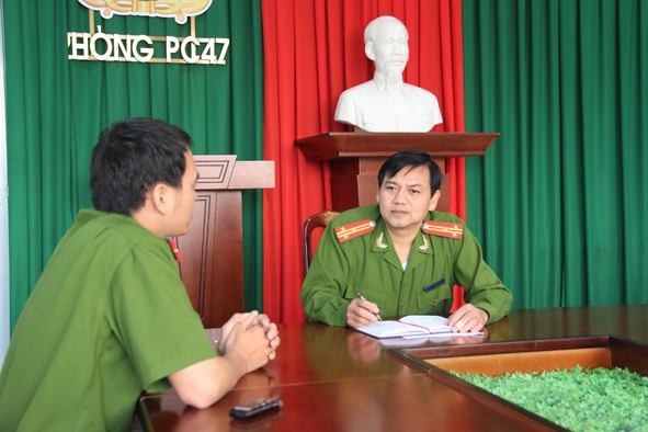 Trao đổi  nghiệp vụ  với lãnh đạo Phòng  Cảnh sát  điều tra  tội phạm  về ma túy.