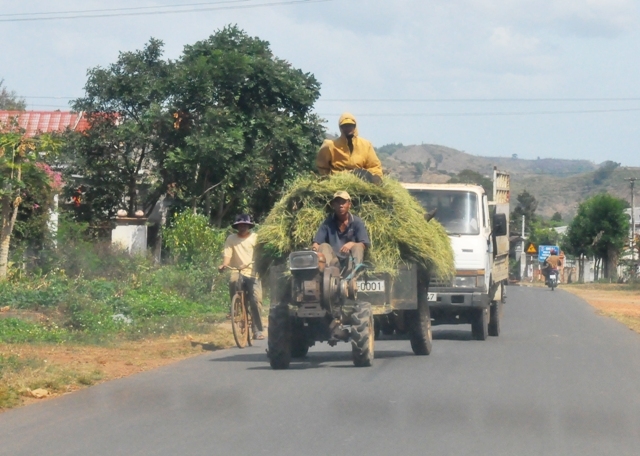 Xe công nông phục vụ đắc lực cho công việc của người nông dân, nhưng không ít hiểm họa cũng đang rình rập từ loại phương tiện này