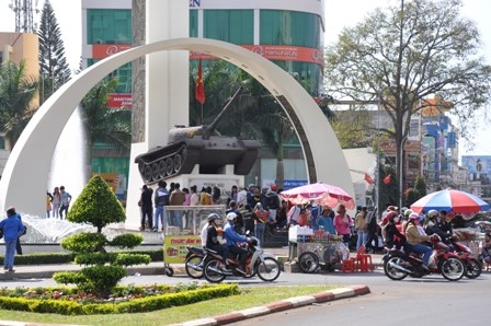 Đông đảo du khách đã đổ về Ngã Sáu trung tâm