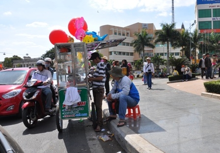 Tạo nên một khung cảnh hỗn độn