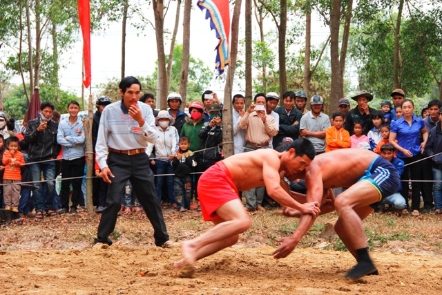 Màn so tài của 2 đô vật          ở giải “lèo thường”.