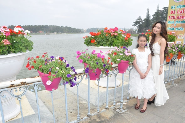 Những bông hoa di động trong Lễ hội Carnaval đường phố.
