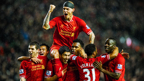 Liverpool đang là chú ngựa ô của cuộc đua vô địch. Hiện giờ, họ kém đội đầu bảng Chelsea 4 điểm, một khoảng cách không phải là quá xa nếu nhìn vào thứ bóng đá bùng nổ mà đội bóng áo đỏ đang thể hiện