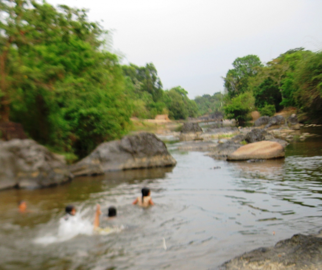 Một đoạn dưới chân thác Bìm Bịp