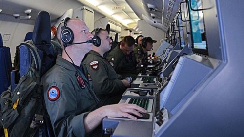 Các phi công của Mỹ tham gia tìm kiếm máy bay mất tích