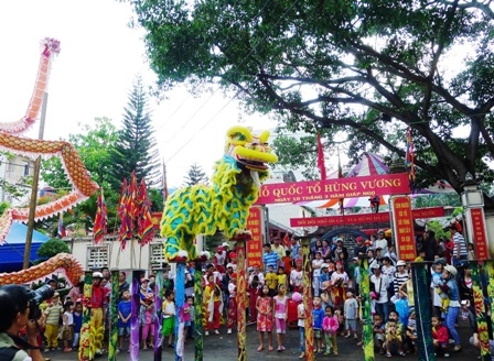 Múa lân sư rồng trong ngày Giỗ Tổ