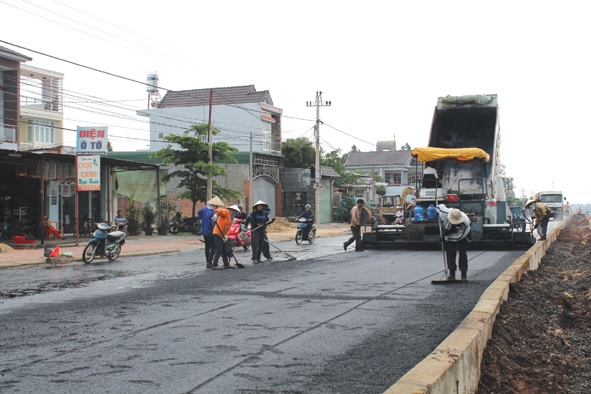 Đẩy nhanh tiến độ thi công Dự án nâng cấp, mở rộng đường Hồ Chí Minh, đoạn qua địa bàn Dak Lak.