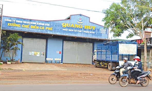 Cơ sở kinh doanh của ông Nguyễn Văn Bình đã đóng cửa im ỉm (Ảnh chụp lúc 13 giờ 30 phút ngày 7-4-2014).