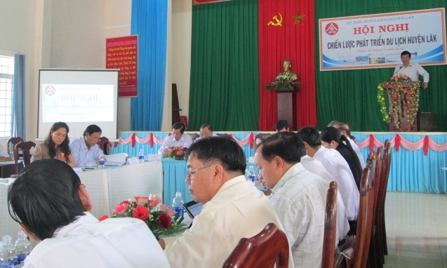Chủ tịch UBND tỉnh Hoàng Trọng Hải phát biểu tại hội nghị