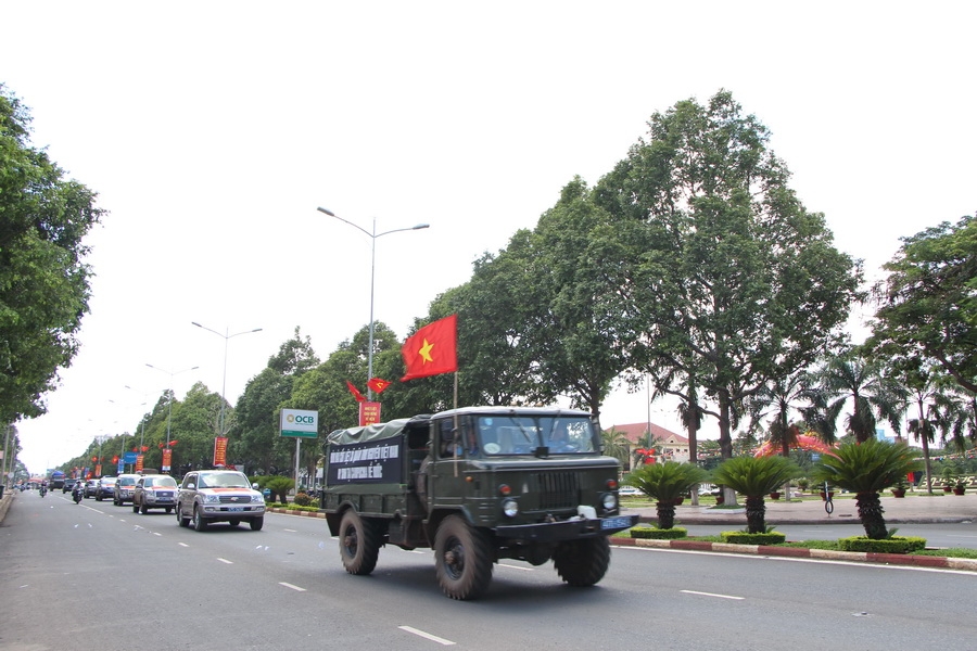 ... Quảng trường 10-3