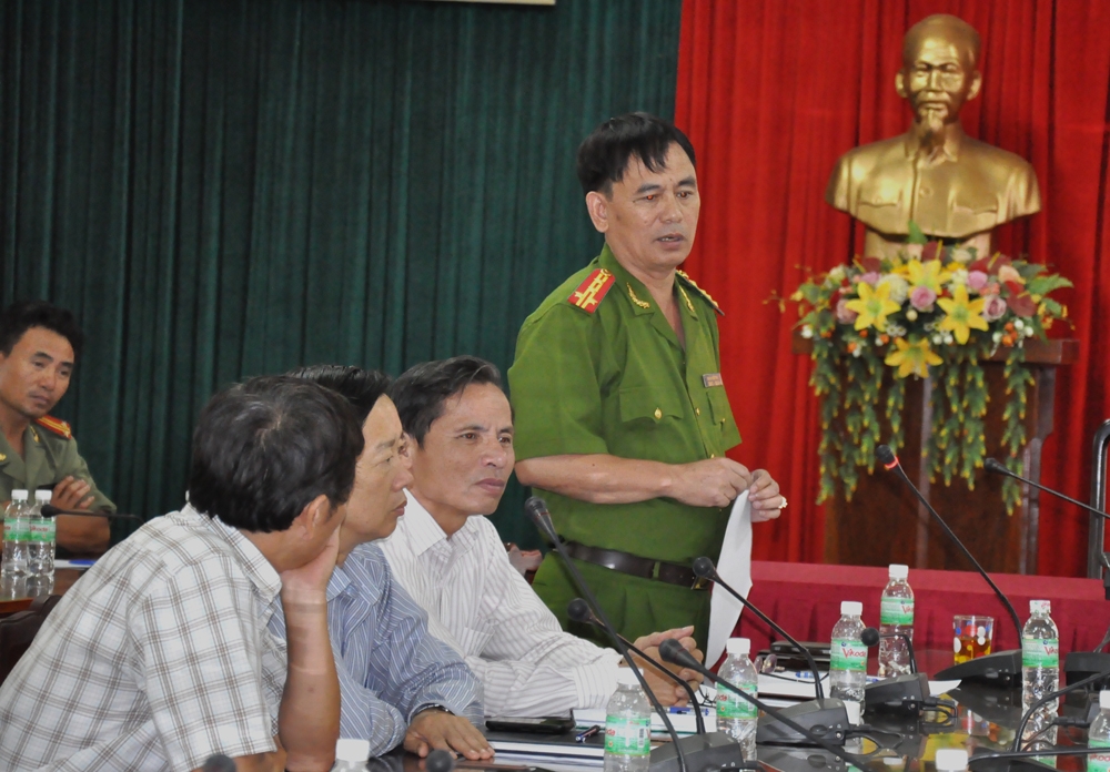 Đại diện lãnh đạo Công an tỉnh trả lời chất vấn của các cơ quan thông tấn, báo chí
