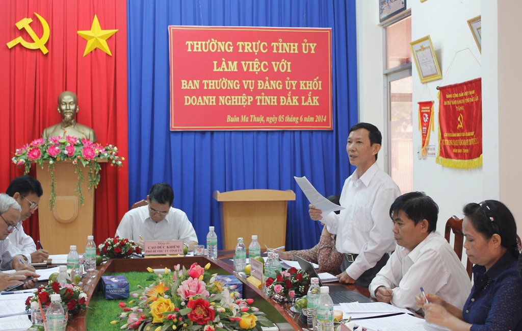 Đồng chí Lưu Tiến Vinh, Phó Trưởng Ban tuyên giáo tỉnh ủy phát biểu tại buổi làm việc