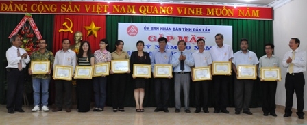 Các nhà báo nhận Kỷ niệm chương Vì sự nghiệp Báo chí Việt Nam