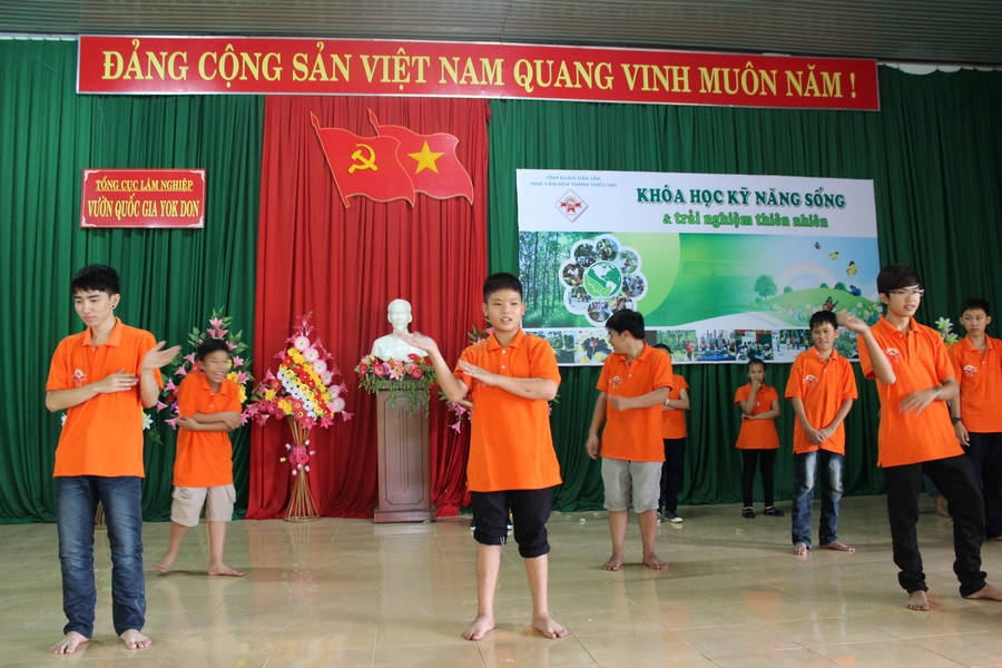 Tham gia tập luyện dân vũ