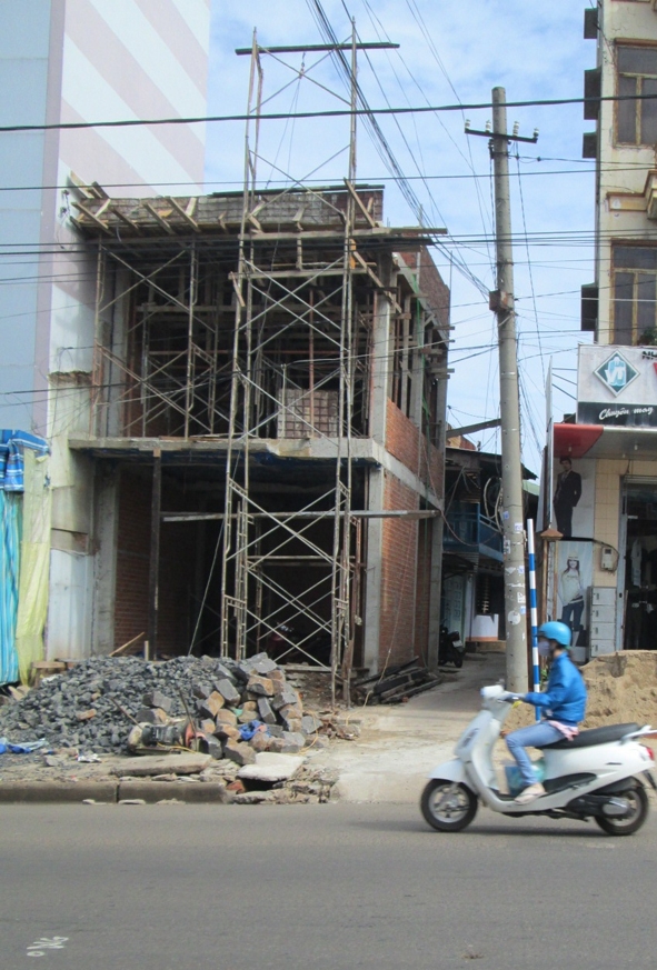 Sản xuất và sử dụng VLKN trên địa bàn tỉnh vẫn còn nhiều khó khăn (Ảnh minh họa)
