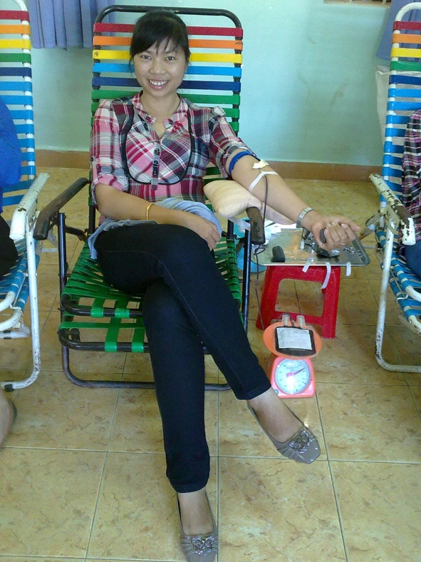 Đỗ Thị Như Anh trong một lần tham gia  hiến máu nhân đạo.